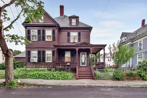 261 Foster St, Lowell, MA 01851