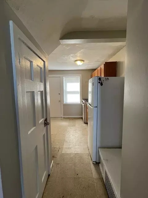 Entry Way - 20-24 Baldwin St, Springfield, MA 01104 photo 4 of 7