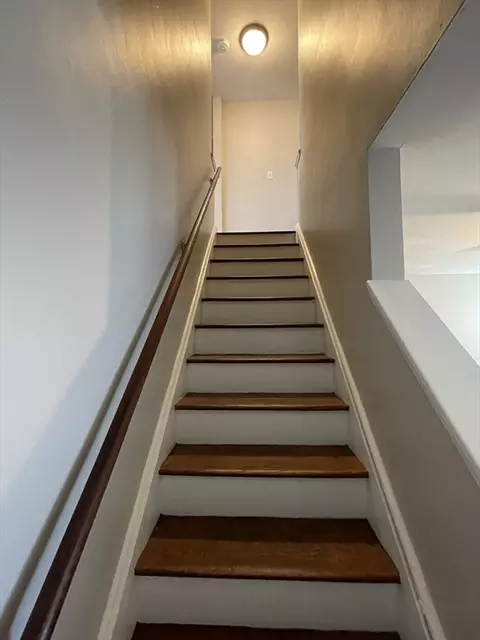 Entry Way - 20-24 Baldwin St, Springfield, MA 01104 photo 5 of 7