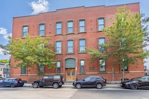 125 B St #3D, Boston, MA 02127