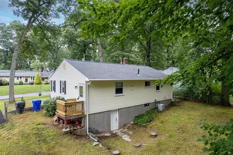 Exterior - 71 Endicott St, Springfield, MA 01118 photo 3 of 5