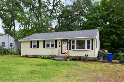 71 Endicott St, Springfield, MA 01118