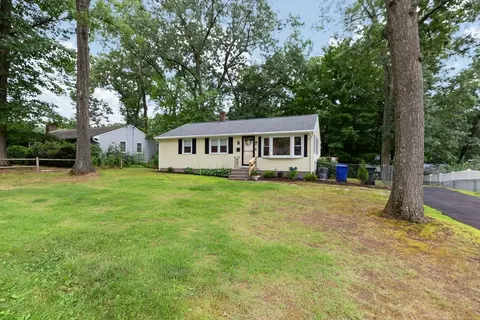 Exterior - 71 Endicott St, Springfield, MA 01118 photo 5 of 5