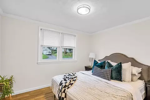 Bedroom - 71 Endicott St, Springfield, MA 01118 photo 1 of 10