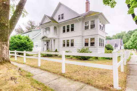 7 Nevada St, Worcester, MA 01602 photo 2
