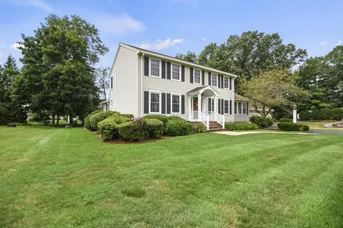 4 Markham Ter, Woburn, MA 01801