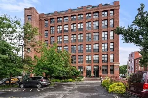 150 Orleans St #205, Boston, MA 02128