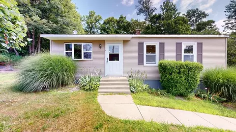 12 Lexington Ave, Leicester, MA 01524