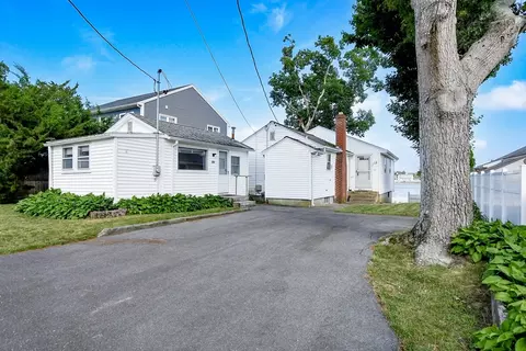 25 Broadmarsh Ave, Wareham, MA 02571