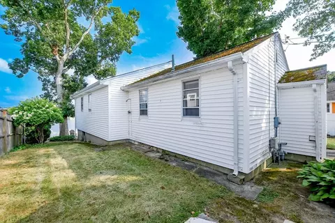 25 Broadmarsh Ave, Wareham, MA 02571 photo 4