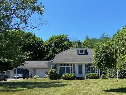 8 N Precinct St, Lakeville, MA 02347
