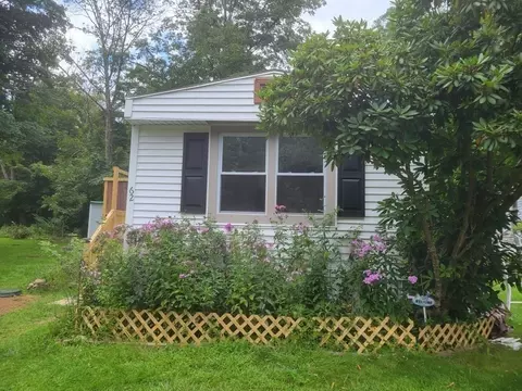 62 Willow Ln, Wales, MA 01081