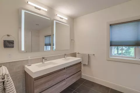 Bath - 512 Central Aveune, Needham, MA 02494 photo 4 of 6