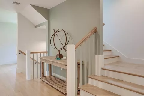 Entry Way - 512 Central Aveune, Needham, MA 02494 photo 4 of 5
