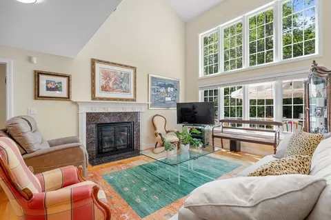 67 Crestview Cir, Barnstable, MA 02632