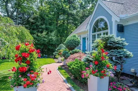 67 Crestview Cir, Barnstable, MA 02632 photo 2