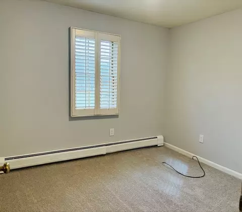 65 Hendrick St, Easthampton, MA 01027 photo 8