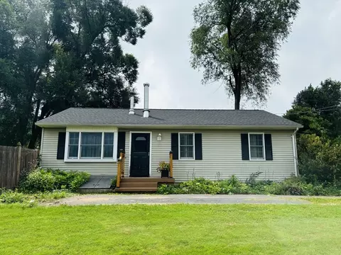 65 Hendrick St, Easthampton, MA 01027