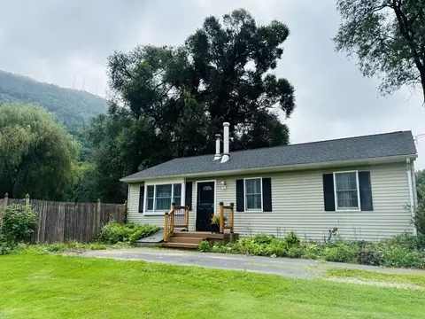 65 Hendrick St, Easthampton, MA 01027 photo 2