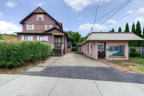 57 James St, Worcester, MA 01603