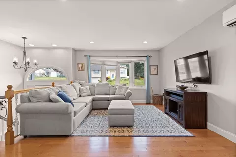17 Vinal St, Hudson, MA 01749 photo 4