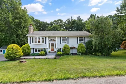 17 Vinal St, Hudson, MA 01749