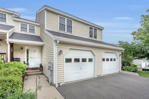 27 Green Briar Rd #27, Fitchburg, MA 01420