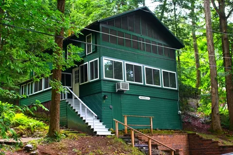 17 West Ln, Northfield, MA 01360