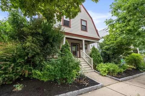 8 Larchmont St, Boston, MA 02124