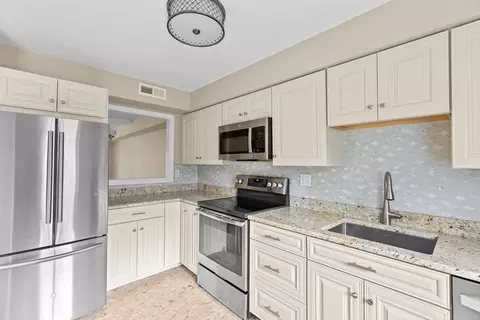 18 Beals Cove Rd #E, Hingham, MA 02043 photo 2