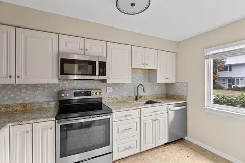 18 Beals Cove Rd #E, Hingham, MA 02043 photo 3