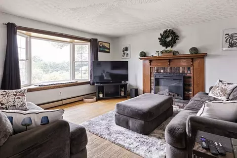 11 Trinity Ave, Grafton, MA 01519 photo 9