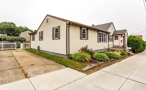 267 Sterling St, Fall River, MA 02721 photo 3