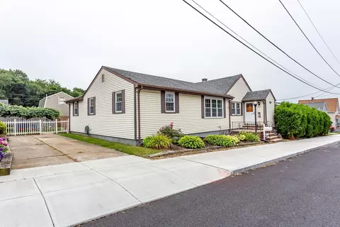 267 Sterling St, Fall River, MA 02721 photo 2