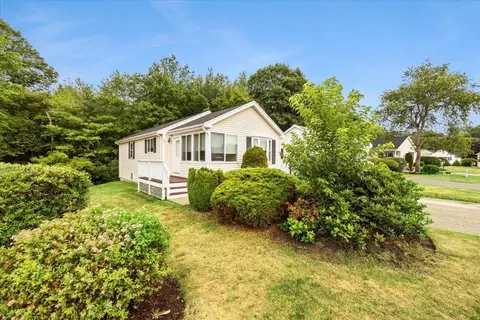74 Crystal Water Dr #74, East Bridgewater, MA 02333