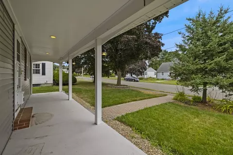 38 Glendale Dr, Danvers, MA 01923 photo 4