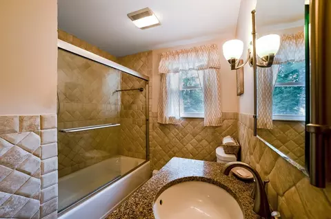 Bath - 92 Hall St, Raynham, MA 02767 photo 2 of 2