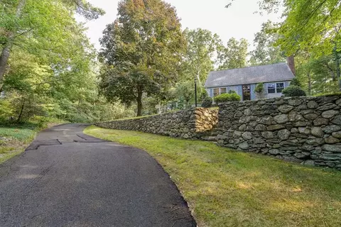 736 Plymouth St, Halifax, MA 02338