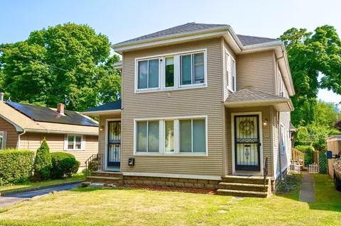 32-34 Lafayette Pl, Salem, MA 01970