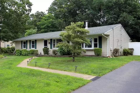 9 Camardo Dr, Wareham, MA 02571