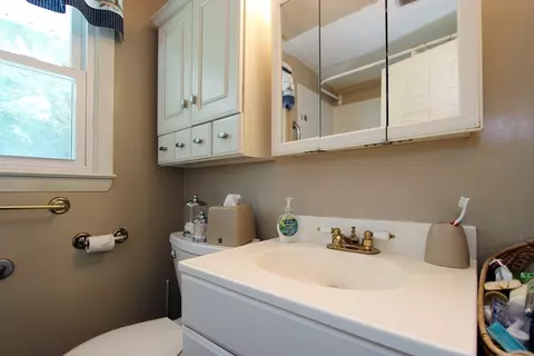 Bath - 9 Camardo Dr, Wareham, MA 02571 photo 1 of 3