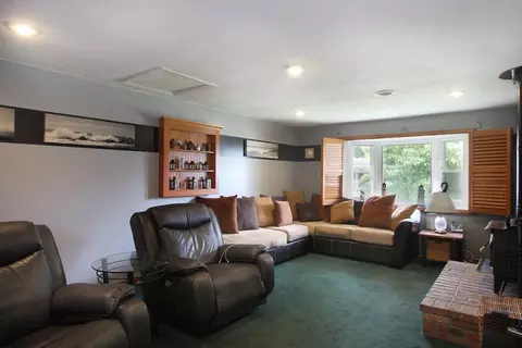 Living - 9 Camardo Dr, Wareham, MA 02571 photo 1 of 2