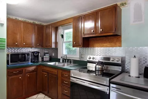 Kitchen - 9 Camardo Dr, Wareham, MA 02571 photo 1 of 2