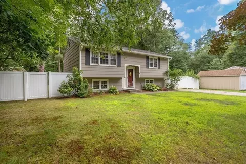 8 W Hodges St, Norton, MA 02766