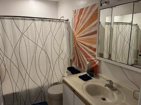 Bath - 235 State St #314, Springfield, MA 01103 photo 1 of 1