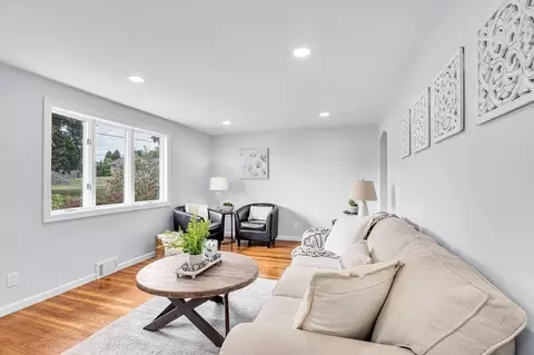 13 Lorimer St, Chicopee, MA 01013 photo 9