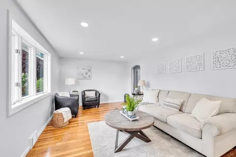 13 Lorimer St, Chicopee, MA 01013 photo 8