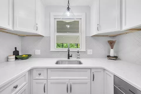 13 Lorimer St, Chicopee, MA 01013 photo 16