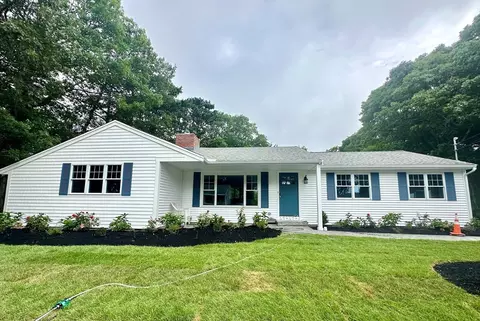 52 Cuttysark Rd, Falmouth, MA 02536