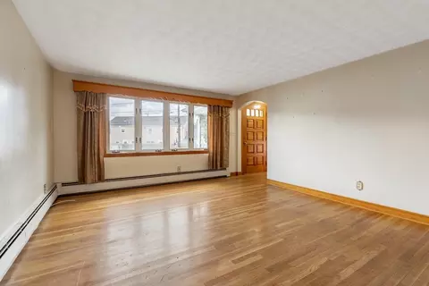 Living - 17 Albert Park, Everett, MA 02149 photo 4 of 7